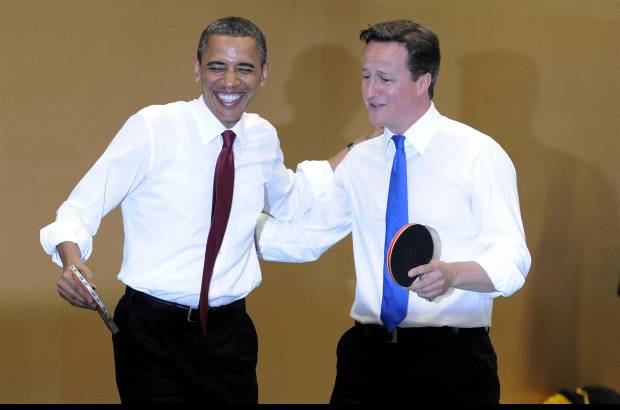 Reuters - Los Obama tuvieron una reuni&#243;n informal con el primer ministro, David Cameron, y su esposa, Samantha.