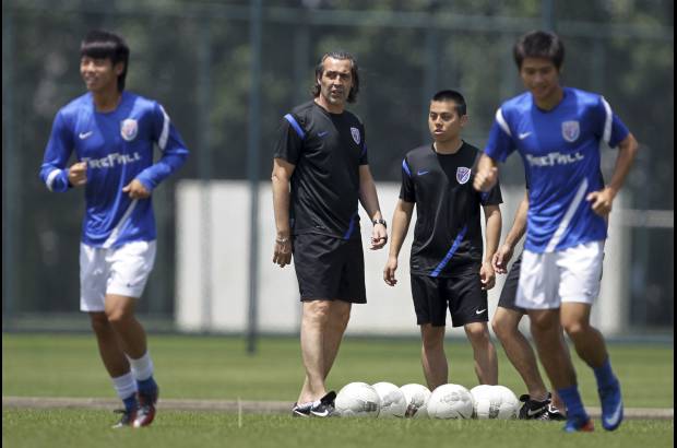 Reuters - El argentino Checho Batista es el timonel del equipo chino.