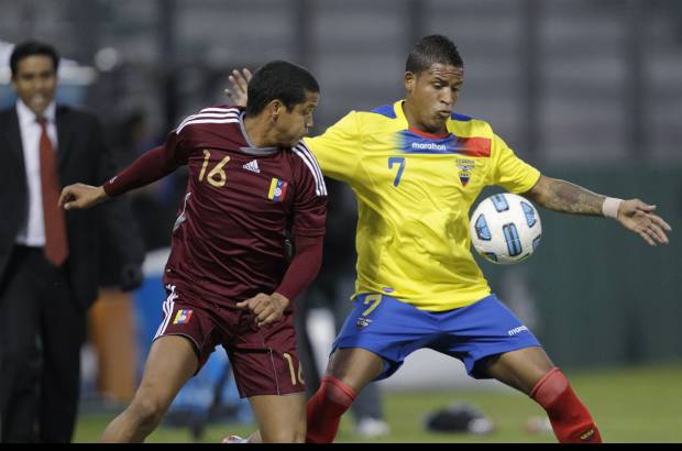 Reuters - En el conjunto del partido, la selecci&#243;n de Venezuela, que con este triunfo ha superado en la tabla del grupo a equipos de la potencia de Brasil o Paraguay, se mostr&#243; m&#225;s incisivo y, logr&#243; un triunfo ajustado, pero merecido.