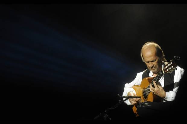 AFP - Su &#250;ltima obra, Canci&#243;n andaluza, no logr&#243; ser publicada por Paco de Luc&#237;a que ten&#237;a preparado un disco de coplas para lanzarlo a finales de abril.