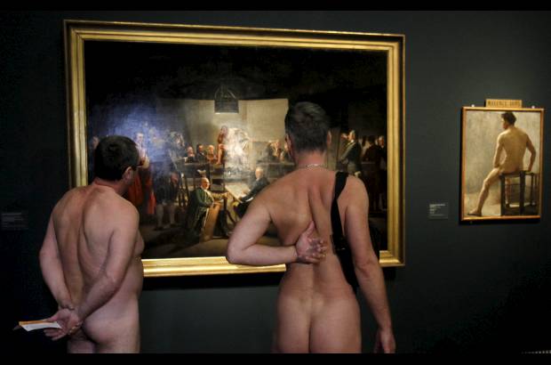AP - Para muchos, el tour de "Hombres desnudos desde 1800 hasta hoy" - una muestra de 300 pinturas, fotografías, dibujos y esculturas enfocadas en el desnudo masculino - fue un ejemplo de vida imitando el arte.