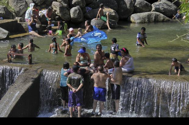Henry Agudelo - Ba&#241;ado por cascadas, charcos y quebradas, Cocorn&#225; esta situado a 79 kil&#243;metros de Medell&#237;n en el Oriente antioque&#241;o. Los turistas regresaron a disfrutar de su calor, sus aguas y todo lo que hay para pasarla bien y en familia.