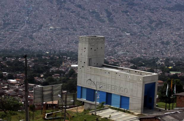 Julio C&#233;sar Herrera - Una vista envidiable de la ciudad ofrece el CAI perif&#233;rico de El Progreso, en el sector de El Picacho, en la comuna 6, el segundo puesto al servicio en febrero de este a&#241;o. Al lado tiene un parque.