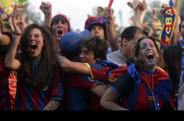 Reuters - Y Guardiola, de 40 años, es el entrenador más joven en lograr un doblete en la máxima competición de clubes del viejo continente.
