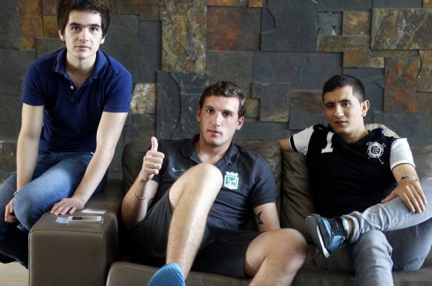 Julio C&#233;sar Herrera - Franco Armani, Farid D&#237;az y Santiago Tr&#233;llez tambi&#233;n bajaron al lobby, y aunque no estaban autorizados para dar declaraciones a la prensa, s&#237; charlaban animadamente.