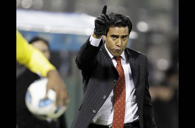 Reuters - El planteamiento del t&#233;cnico C&#233;sar Farias rindi&#243; mejores frutos y su equipo super&#243; al seleccionado ecuatoriano dirigido por el colombiano Reinaldo Rueda.