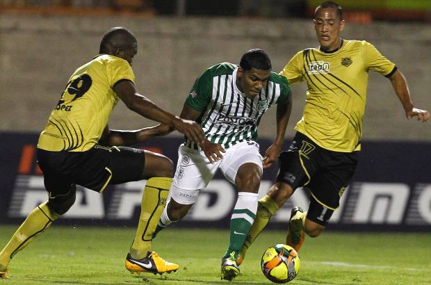 FOTOS JAIME PÉREZ - Orlando Berrío fue desequilibrante en el ataque y sirvió el pase para el segundo gol de la noche.