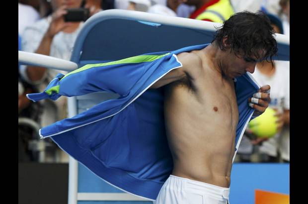 Reuters - Nadal arranc&#243; el duelo ante Kuznetsov con un quiebre de servicio y la rodilla le respondi&#243; favorablemente: &quot;al comienzo estaba algo nervioso por lo del d&#237;a previo ... pero pude jugar normalmente tras los diez primeros games&quot;.