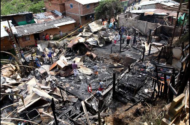 Juan Fernando Cano - Los damnificados recibieron colchonetas, cobijas, kits de aseo y cocina y mercados.