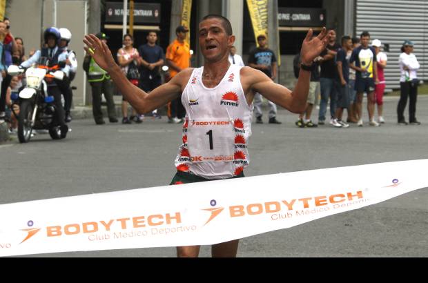 Henry Agudelo - El antioqueño Diego Colorado, de Atletas con Porvenir, fue el ganador de la carrera 10K cumplida este domingo en Medellín.