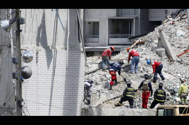 Manuel Saldarriaga - Bomberos de Bogot&#225; acompa&#241;an las labores de rescate. Se sumaron con herramientas tecnol&#243;gicas para el hallazgo de los desaparecidos.
