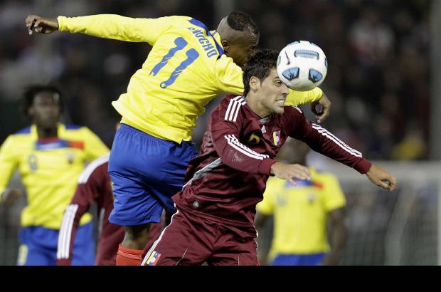 Reuters - Pudo haber empatado Ecuador en el tramo final, pero Venezuela estuvo bien en defensa y, adem&#225;s, malograron alguna de las contras en un partido en el que el marcador obliga mucho a los ecuatorianos en el &#250;ltimo partido ante Brasil, mientras que Venezuela est&#225; muy cerca de la clasificaci&#243;n y jugar&#225; con Paraguay en el cierre del grupo.