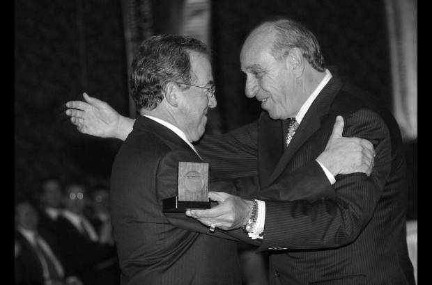Archivo - Jorge Hern&#225;ndez y Jos&#233; Alberto V&#233;lez, presidente de Argos.