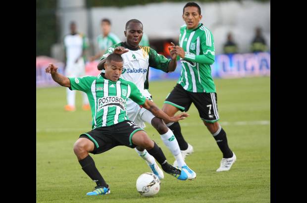 Hernán Vanegas - Por los sectores de la 70 y el Obelisco el tránsito de carros estuvo lento, por la gran cantidad de hinchas verdes en las calles. La fiesta no se extendió.