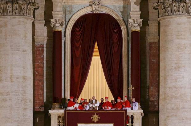 REUTERS - A lo largo de la historia de la Iglesia los papas no siempre cambiaron de nombre. Hasta el a&#241;o 532 todos los sucesores de San Pedro usaron sus nombres de pila y as&#237; nos encontramos con San Lino, San Anacleto, San Evaristo, San Alejandro, San Telesforo o San Igino.