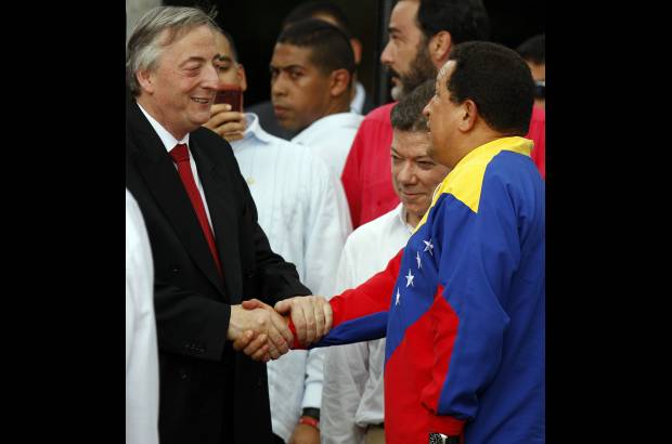 Colprensa - N&#233;stor Kirchner acompa&#241;&#243; a Colombia y Venezuela en la normalizaci&#243;n de las relaciones bilaterales.