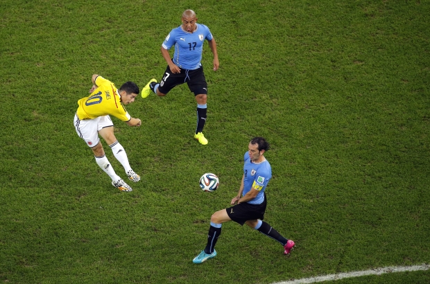 - El de James ante Uruguay (2-0). Calificado por Fifa como el mejor.