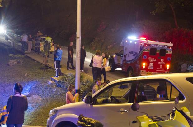 Foto: Edwin Bustamante - Seg&#250;n la Secretar&#237;a de Movilidad, hay cierre de la calle 10E con carrera 25 y la calle16, adjunta al Hotel Intercontinental. Se recomienda a los conductores tomar v&#237;as alternas.