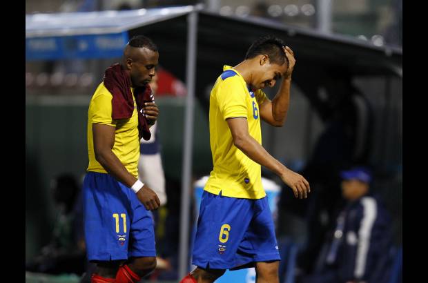 Reuters - Ecuador mostr&#243; poco y nada durante el partido, excepto algunas insinuaciones de Christian Ben&#237;tez y la potencia del delantero Felipe Caicedo, quien siempre hizo una de m&#225;s o fall&#243; en la definici&#243;n.