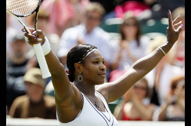 AP - La estadounidense Serena Williams, s&#233;ptima cabeza de lista en el torneo de Wimbledon y exn&#250;mero uno del mundo, remont&#243; un set a la rumana Simona Halep y se impuso finalmente por 3-6, 6-2 y 6-1 en la segunda ronda del torneo.