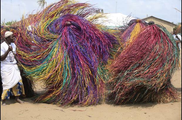 AP - Desfile durante el festival anual de Badagry en Lagos, Nigeria.
