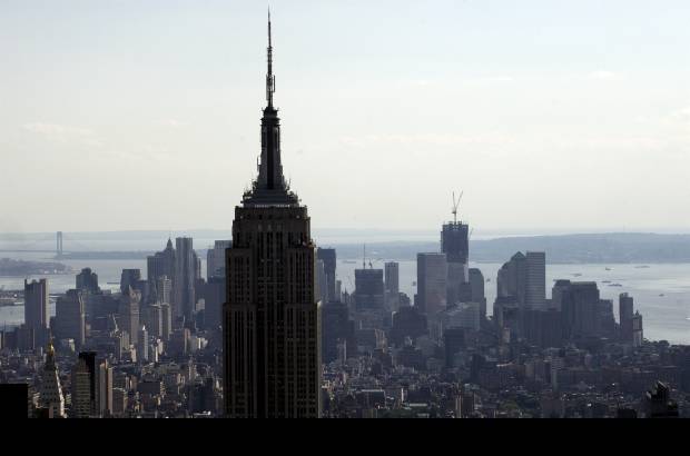 AP - El Empire State ha sido el mayor rascacielos de la ciudad desde que los atentados terroristas del 11 de septiembre de 2001 destruyeron las Torres Gemelas.