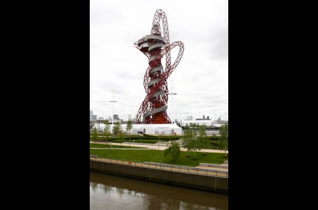 AP - La torre de 114,5 metros de altura -la escultura m&#225;s alta en todo el Reino Unido- cost&#243; 22,7 millones de libras (alrededor de 28 millones de euros) y estar&#225; abierta al p&#250;blico en diez semanas, el pr&#243;ximo 28 de julio, un d&#237;a despu&#233;s de que den comienzo los Juegos Ol&#237;mpicos de Londres 2012.