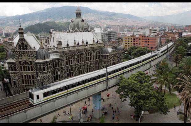 Foto: archivo El Colombiano - El metro es el símbolo del avance de Medellín en los últimos 20 años.