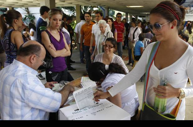 Jaime Pérez - Los jóvenes también llegaron a ejercer su derecho al voto.