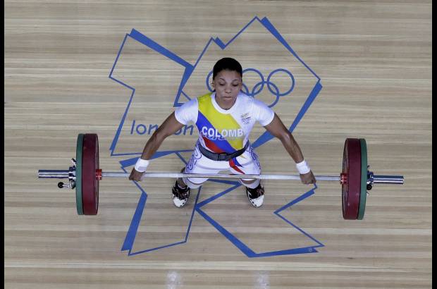 AP - La pesista cartagenera Rusmeris Villar se ubicó en la sexta casilla en la prueba de los 53 kilogramos.