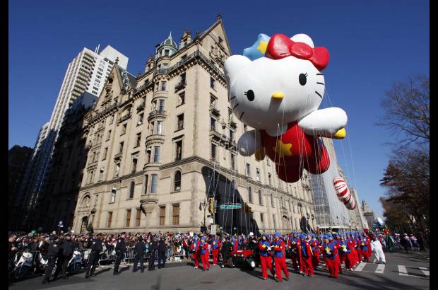 Reuters - Un ambiente festivo prevaleci&#243; este jueves en Nueva York a medida que el desfile anual del D&#237;a de Acci&#243;n de Gracias recorri&#243; sus principales calles.
