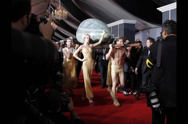 Reuters - Lady Gaga volvi&#243; a dar de qu&#233; hablar por sus excentricidades.