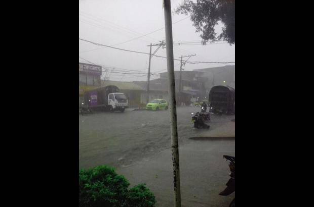 Cortes&#237;a @ISA0810X - Hubo reportes del aguacero desde todas las zonas de la ciudad.