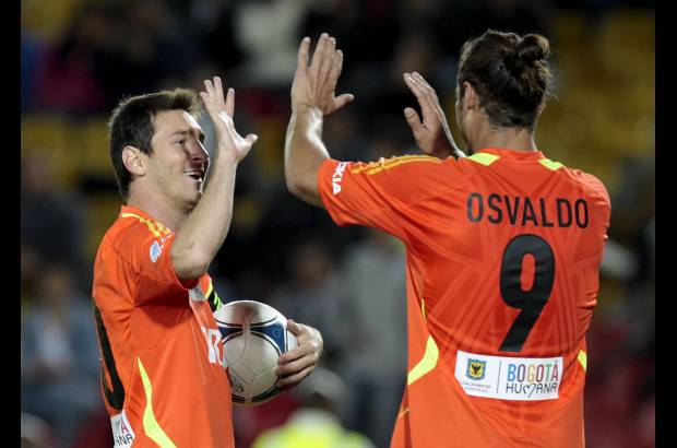 Mauricio Alvarado-Colprensa - Los goles abundaron en la etapa inicial y la formaci&#243;n &#39;Amigos de Messi&#39; luego de estar abajo 3-0, termin&#243; arriba 5-4.