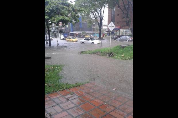 Cortes&#237;a @leillo826 - El panorama en la Avenida 80, cerca a la estaci&#243;n Floresta del metro.