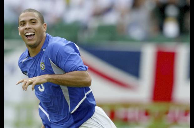 Reuters - La mayor marca de la carrera de Ronaldo fue la selección brasileña. Además de ser superado sólo por el astro Pelé en la lista de goleadores de la historia del equipo, el delantero fue el gran nombre en el quinto título conquistado por Brasil en el Mundial de Japón y Corea 2002.