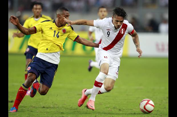 Reuters - Paolo Guerrero fue el jugador m&#225;s peligroso de los peruanos. Fue figura en el encuentro.