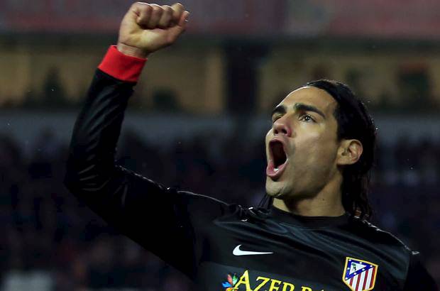 Reuters - Radamel Falcao y Diego Costa marcaron los goles con los que el Atl&#233;tico de Madrid consigui&#243; el mi&#233;rcoles un empate 2-2 de visita a Sevilla.