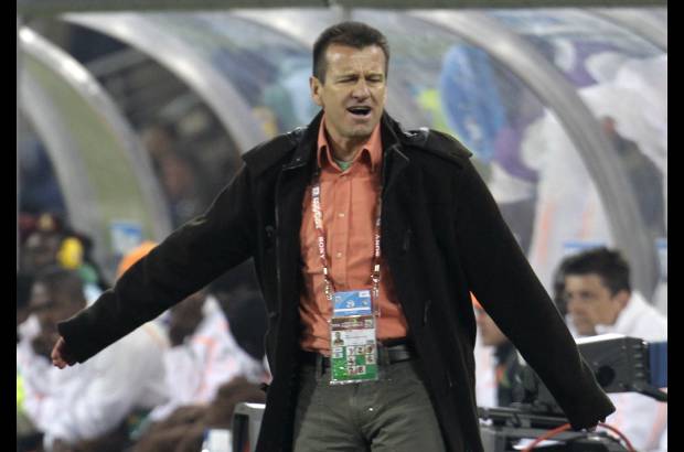 Reuters - El seleccionador de Brasil, Dunga, se mostr&#243; satisfecho con la victoria y la clasificaci&#243;n para octavos pero se quej&#243; del arbitraje de Lannoy.