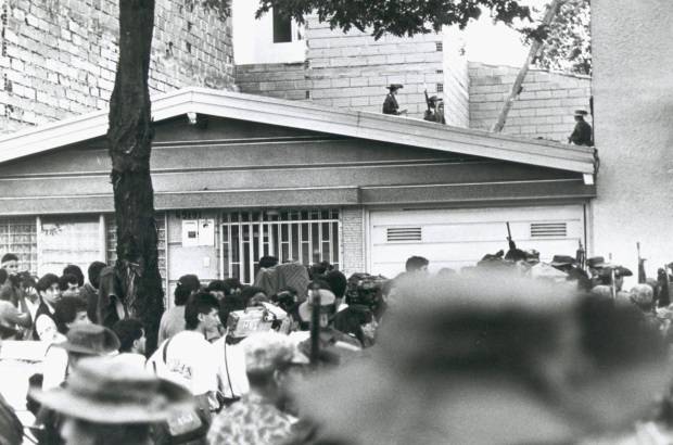 FOTO COLPRENSA - El 2 de diciembre, las labores de inteligencia permitieron a las autoridades rastrear las llamadas que Escobar le hizo a su hijo Juan Pablo, para llegar hasta la vivienda donde se escond&#237;a en el barrio Los Olivos, occidente de Medell&#237;n, y dar muerte al entonces hombre m&#225;s buscado del mundo.