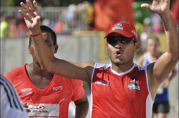 Esteban Jaramillo y Sebasti&#225;n Salazar - M&#225;s de 10 mil competidores se dieron cita en esta hist&#243;rica cita deportiva que se corr&#237;a en las modalidades de 5, 10, 21 y 42 kil&#243;metros.