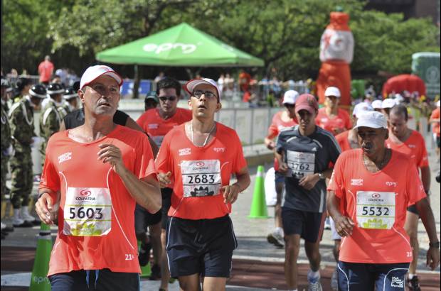 Esteban Jaramillo y Sebasti&#225;n Salazar - M&#225;s de 10 mil competidores se dieron cita en esta hist&#243;rica cita deportiva que se corr&#237;a en las modalidades de 5, 10, 21 y 42 kil&#243;metros.