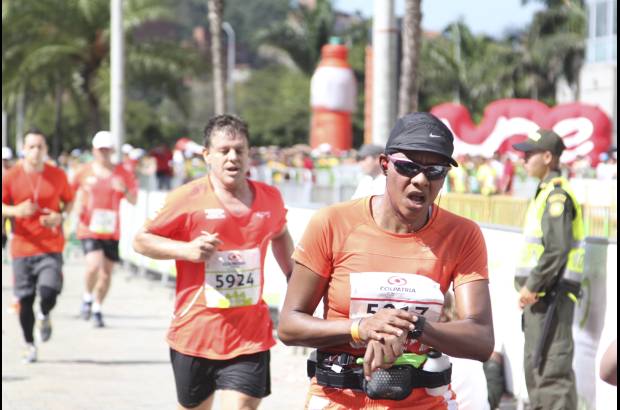 Esteban Jaramillo y Sebasti&#225;n Salazar - M&#225;s de 10 mil competidores se dieron cita en esta hist&#243;rica cita deportiva que se corr&#237;a en las modalidades de 5, 10, 21 y 42 kil&#243;metros.