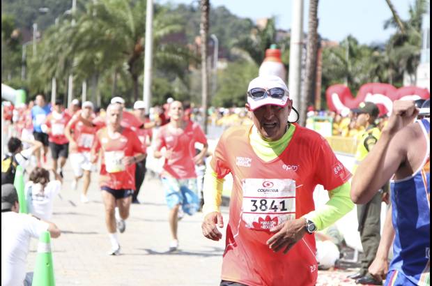 Esteban Jaramillo y Sebasti&#225;n Salazar - M&#225;s de 10 mil competidores se dieron cita en esta hist&#243;rica cita deportiva que se corr&#237;a en las modalidades de 5, 10, 21 y 42 kil&#243;metros.