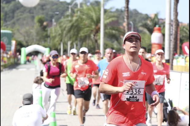 Esteban Jaramillo y Sebasti&#225;n Salazar - M&#225;s de 10 mil competidores se dieron cita en esta hist&#243;rica cita deportiva que se corr&#237;a en las modalidades de 5, 10, 21 y 42 kil&#243;metros.