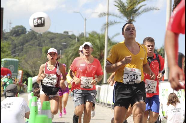 Esteban Jaramillo y Sebasti&#225;n Salazar - M&#225;s de 10 mil competidores se dieron cita en esta hist&#243;rica cita deportiva que se corr&#237;a en las modalidades de 5, 10, 21 y 42 kil&#243;metros.