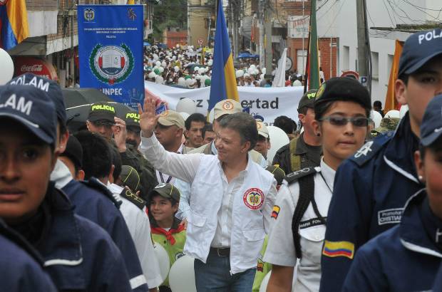 Cortes&#237;a Presidencia - El presidente Juan Manuel Santos se hizo presente para marchar en el municipio de Villeta, Cundinamarca.