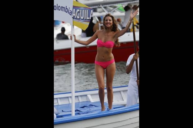 Colprensa - En este tradicional evento, las candidatas recorrieron la bahía de Cartagena, acompañadas de los cadetes de la Escuela Naval. La cita final fue en el Club Naval, donde las candidatas desfilaron en un acto de carácter benéfico para la Acción Social Naval.