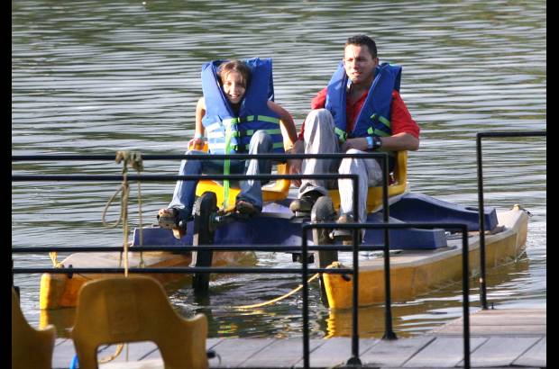 FOTO EL COLOMBIANO - Es uno de los sitios de recreación de mayor acogida por los habitantes de Medellín. Sus juegos mecánicos y el lago que tiene en su centro son sus atracciones más reconocidas. Por el Parque Norte J. Emilio Valderrama han pasado casi todos los medellinenses.