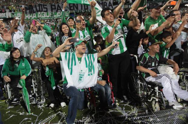 Hern&#225;n Vanegas - A medida que pasaban los minutos Millonarios se acercaba m&#225;s sobre zona Verde y generaba el suspenso en las tribunas del Atanasio Girardot. Pero Nacional se defendi&#243; bien y los volantes de primera l&#237;nea fueron importantes para evitar que el combinado bogotano llegara por el centro del campo.